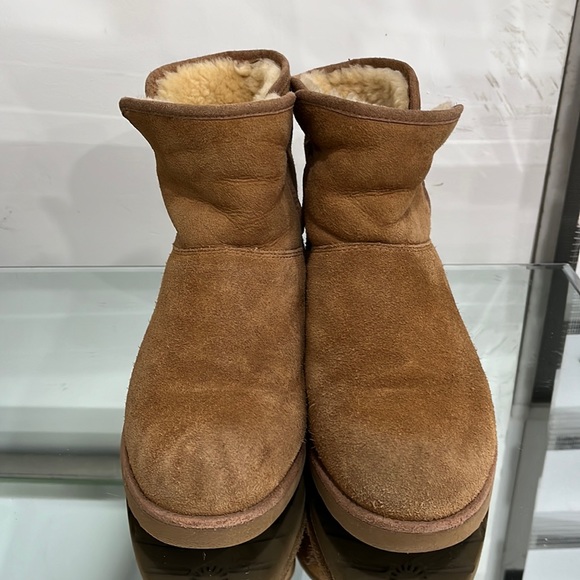 UGG Shoes - UGG Kristin Suede Leather Short  Chestnut/ Tan Winter Booties size 7 US